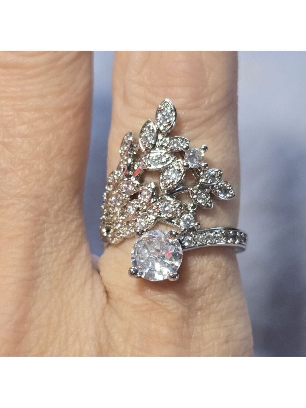 Elegant Silver Leaf Design Ring